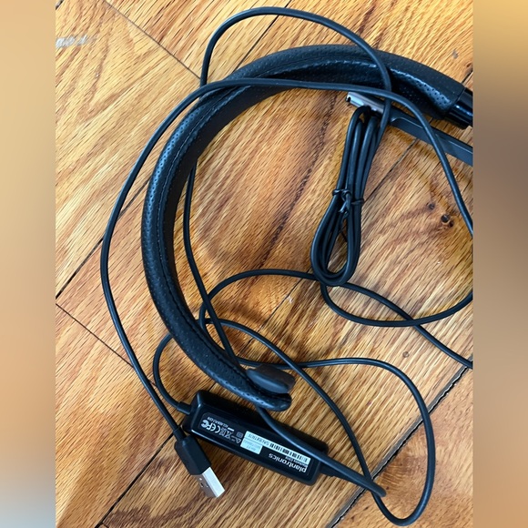 NEW Plantronics Blackwire 510 On-Ear Headphones - Black - Picture 7 of 7
